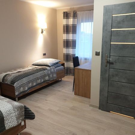 Motel Na Stacji Paliw 尤斯托尼莫斯基 外观 照片