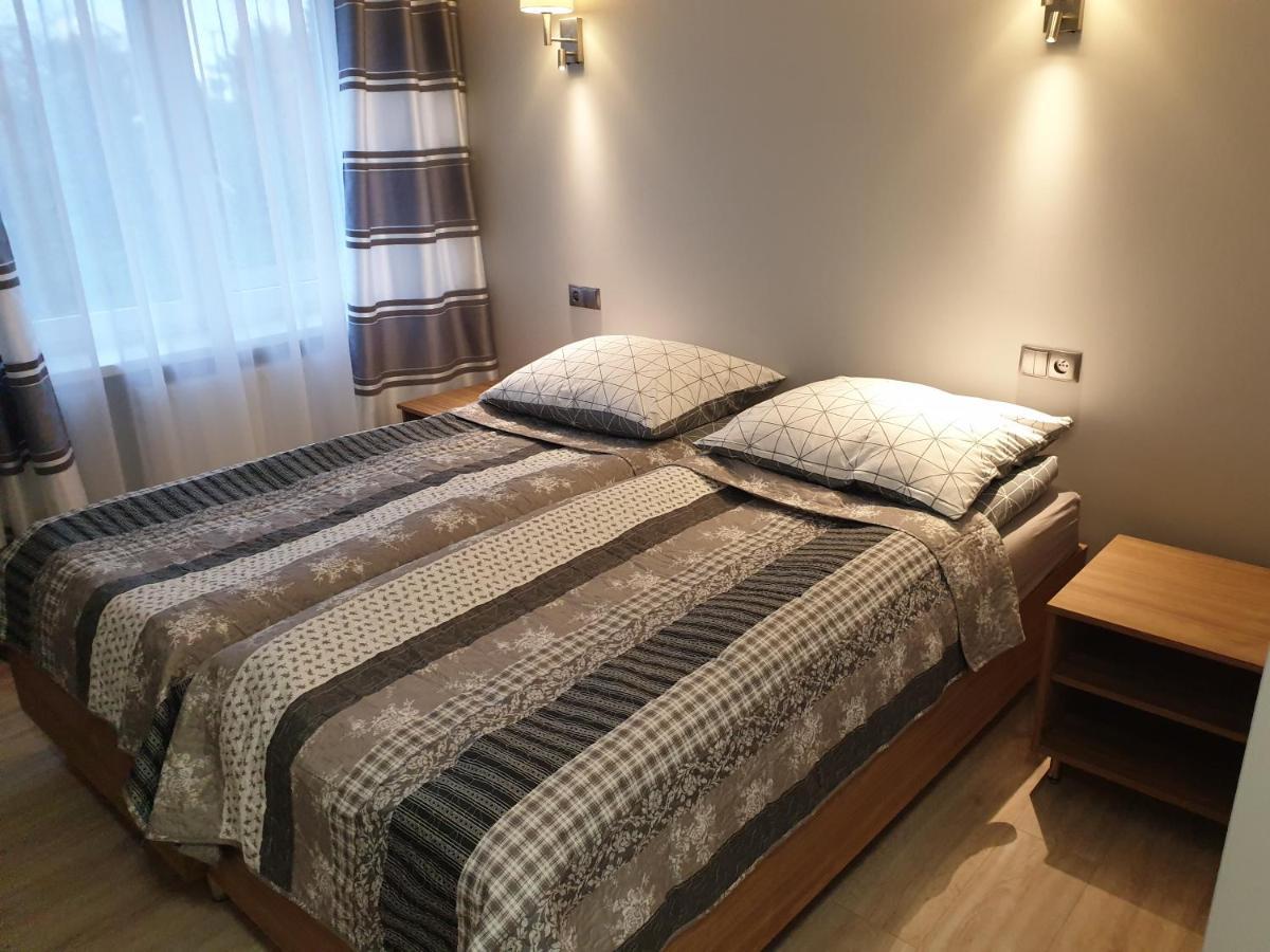 Motel Na Stacji Paliw 尤斯托尼莫斯基 外观 照片