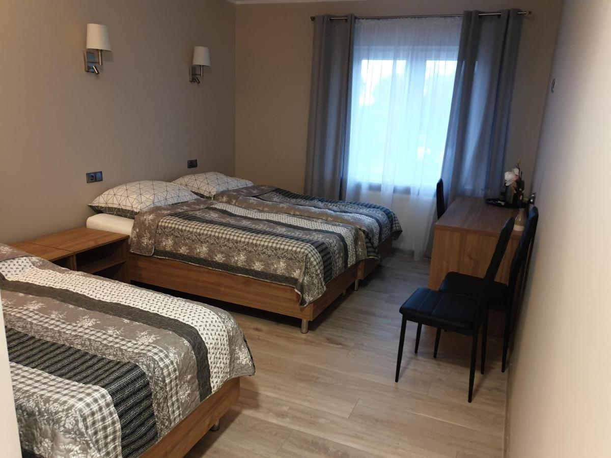 Motel Na Stacji Paliw 尤斯托尼莫斯基 外观 照片